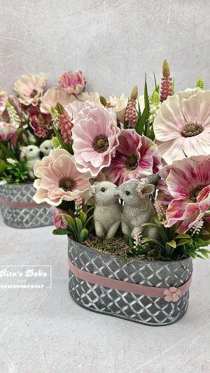 Verliebtes Hasenpärchen mit Blumen