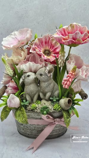 Verliebtes Hasenpärchen mit Blumen