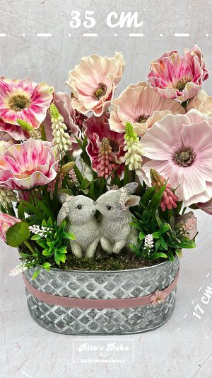 Verliebtes Hasenpärchen mit Blumen