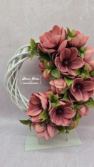 Frühlingshafter Halbkranz mit Magnolien