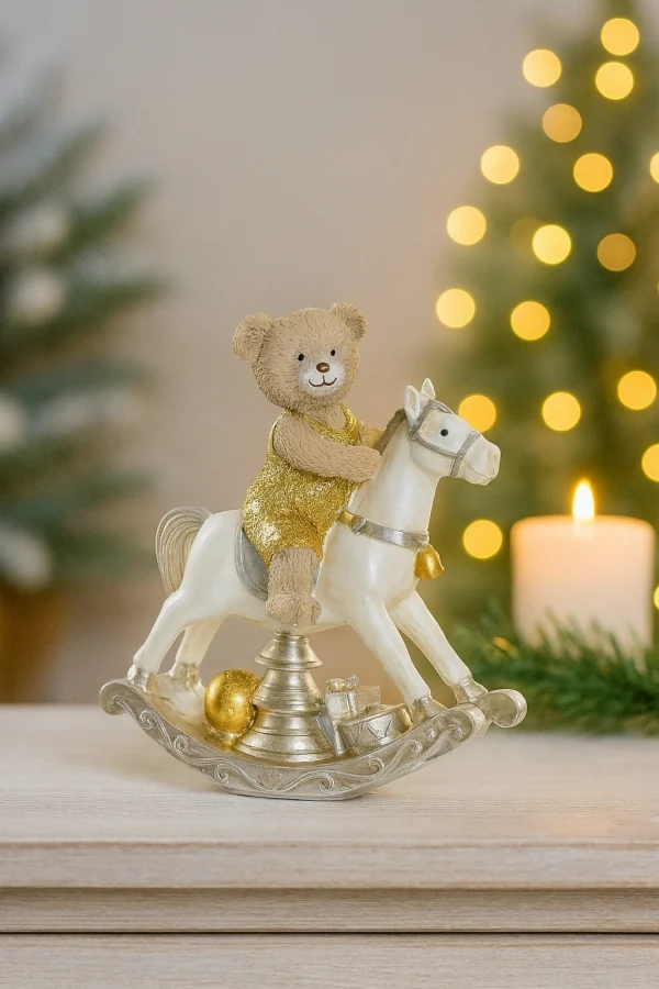 Teddy auf Schaukelpferd