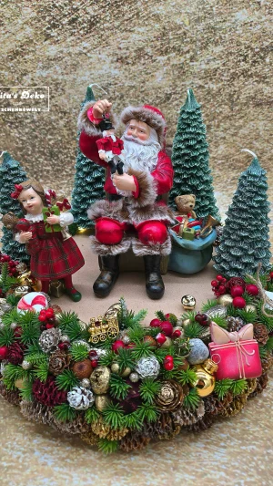 Großer Adventskranz mit Weihnachtsmann