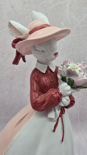 Dekorative Hasenfigur mit Blumen