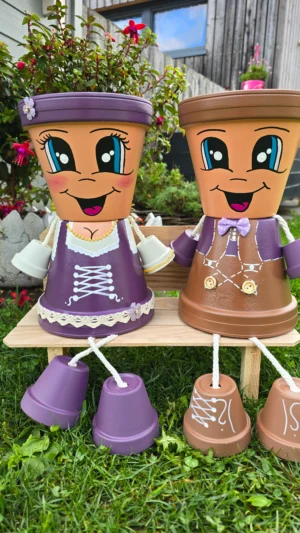 Tonpuppen mit Kleidungen